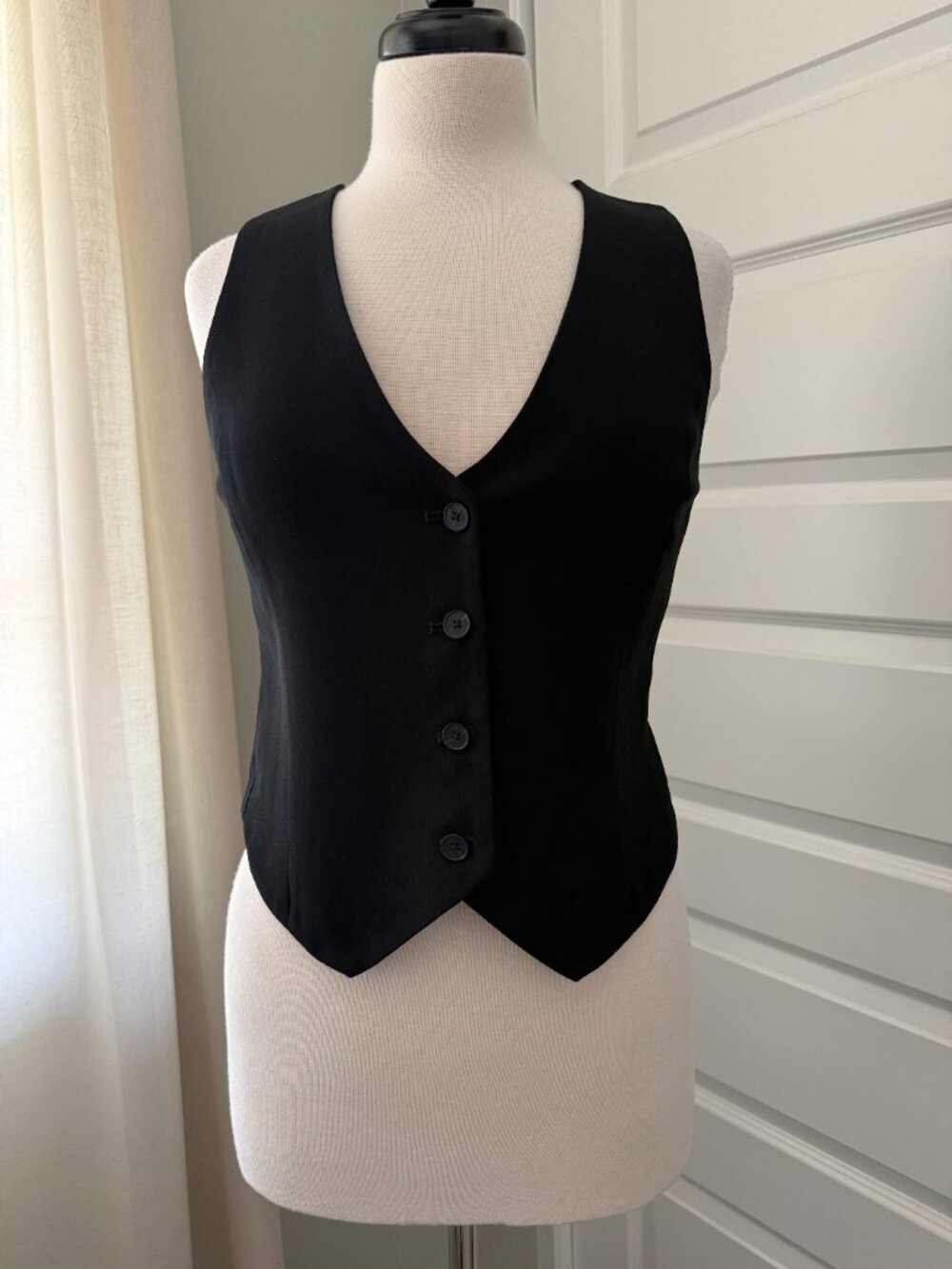 Babaton Aritzia Deniro Vest : 2 - Picture 2 of 7